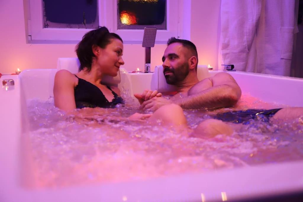 Love Room Unique - Sauna / Jacuzzi Charleville-Mézières Exterior foto